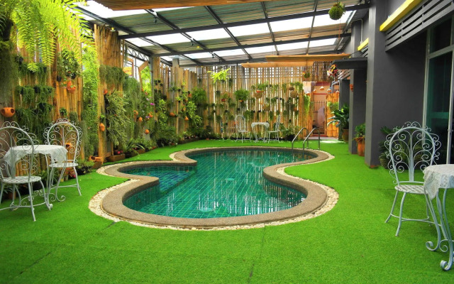 OYO 792 Omsaga Phuket Hotel