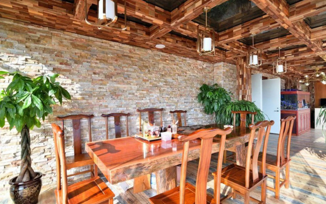 Fuxian Lake Rongxi Yuehu Resort Hotel