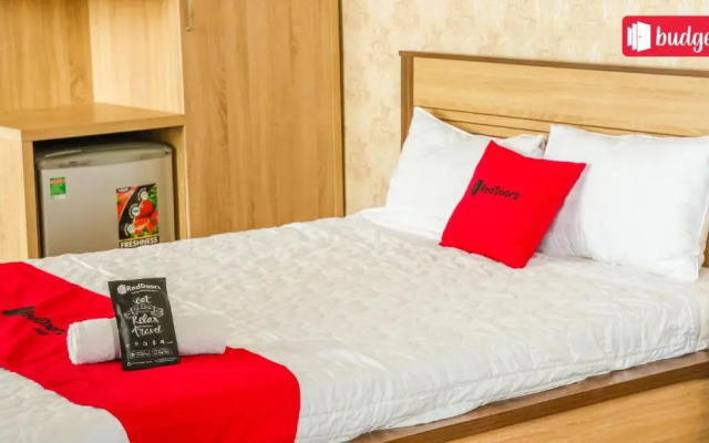 RedDoorz Bich Thu Hotel