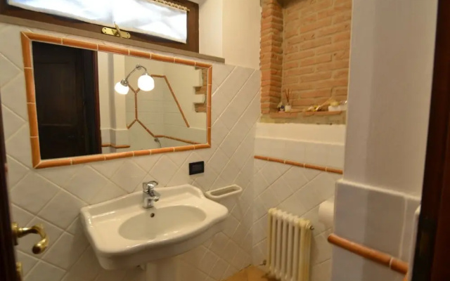 Charming Villa in Suvereto with Hot Tub