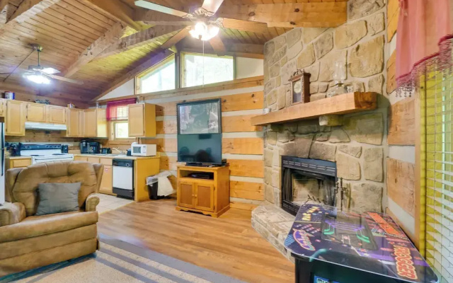 Covered Deck & Hot Tub: Cozy Gatlinburg Cabin