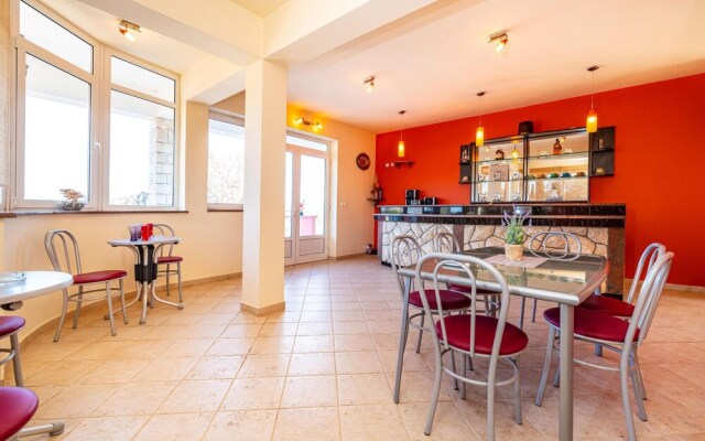 Stunning Home in Debeljak With Wifi and 3 Bedrooms
