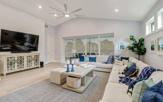 Coastal Cove by Boutiq