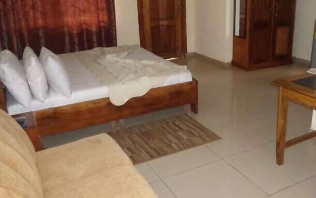 Boy Boison Elite Hotel