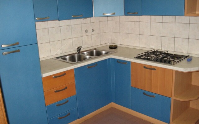 Six Person Apartment With Two Bedrooms Located 200M From Beach In Pjescana Uvala