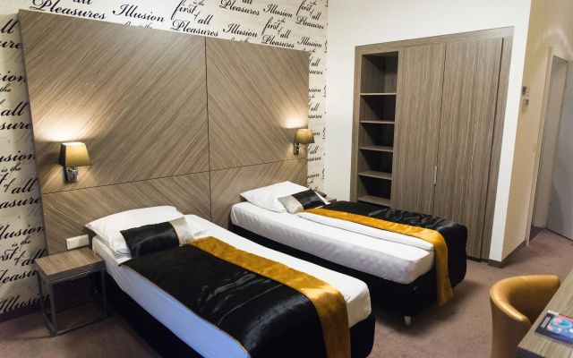 Elaya  Vienna City West