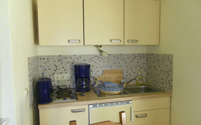 Sunlit Apartment with Garden in Steffenshagen