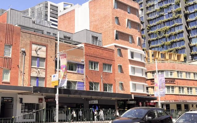Sydney Riseon Hotel