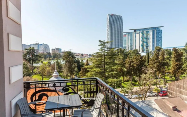 Cozy 1BR Apt Old Batumi
