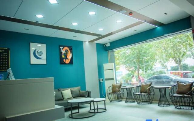 Zhoukou Junyue Express Hotel