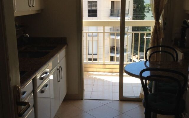 Chic Apartment In Cannes 250m From The Beach!