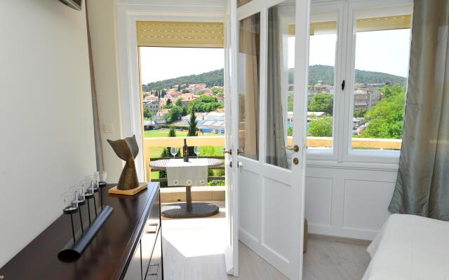 Metropole Luxury Rooms
