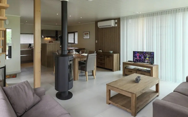 Comfortable Villa With Stove, Located in a Lake Area