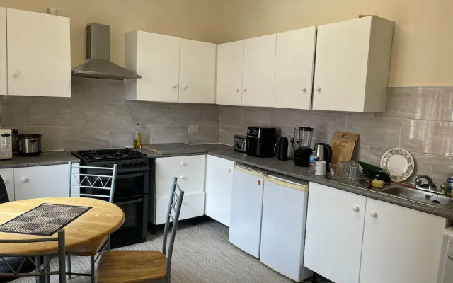 Stylish 1-bed Apt - Sleeps 4 - Parking - Wifi