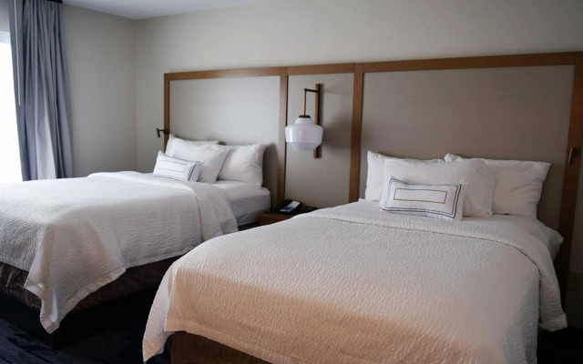 Fairfield Inn and Suites by Marriott Youngstown Austintown