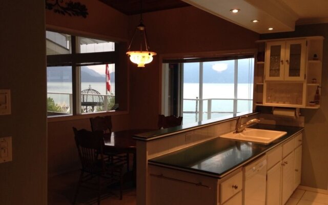 Harrison Lakehouse Vacation Home - House Rental