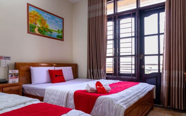 RedDoorz near Lotte Cinema Cong Hoa