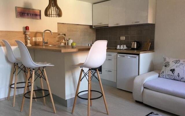 Central Split Apartments And Rooms Paese