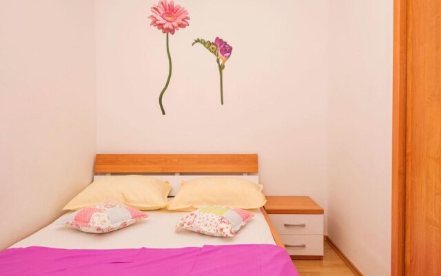 Nice Home in Makarska With Wifi and 2 Bedrooms