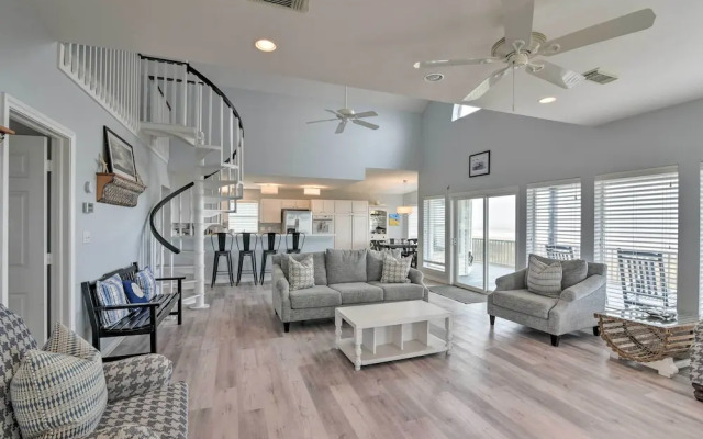 Oceanfront Galveston Home - Walk to Beach!