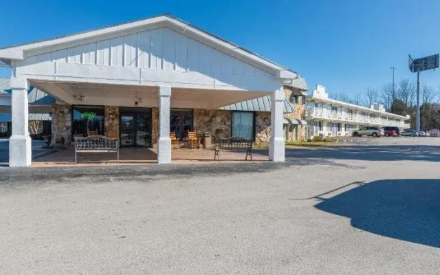 OYO Hotel Sweetwater TN West