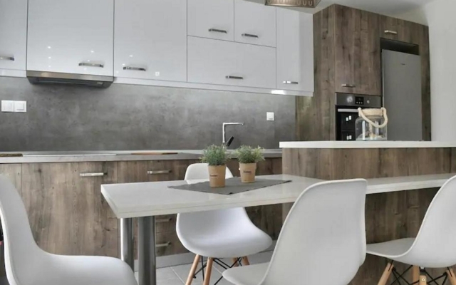 Crystallia SeaSide Maisonette by TravelPro Se...