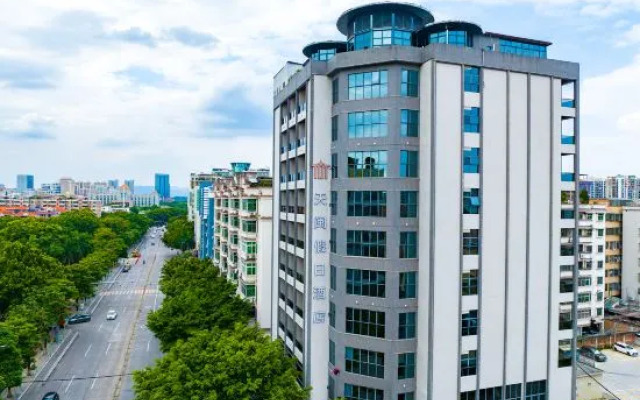 Tianzhu Holiday Hotel (Guangzhou North Railway Station Huadu Square)