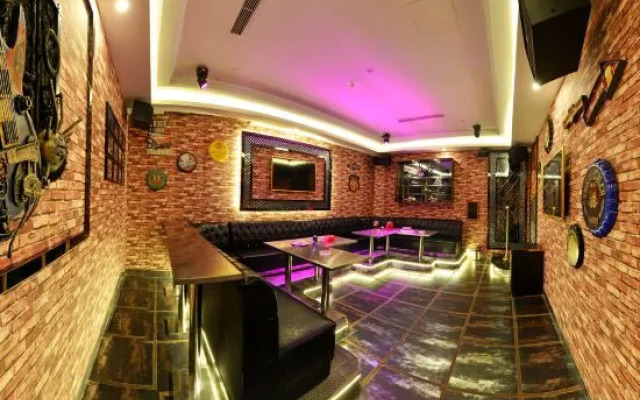 Knight's Hotel Europark Resort