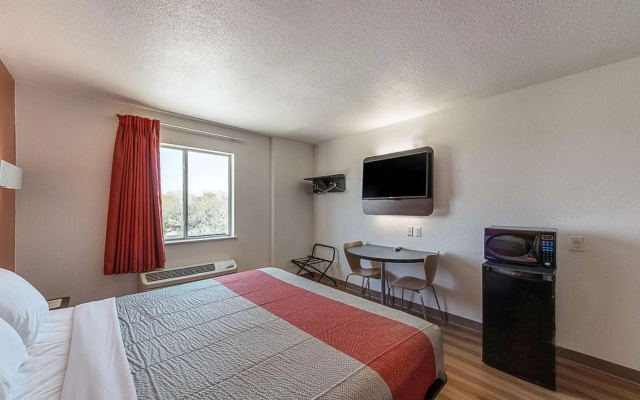 Motel 6 San Antonio, TX - Downtown - Alamo Dome