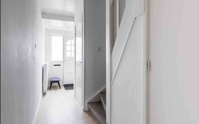 Spacious Nice House Near Amsterdam City Centre and Schiphol Airport - Hotel in Ámsterdam - Photo 2