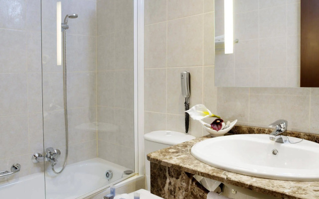 LATROUPE Grand Place Hostel