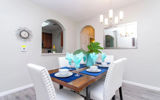 Magnificent 2 Bedroom Apartment Vista Cay Resort 107