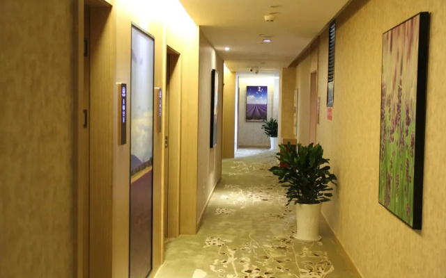 Haoma Shangpin Hotel (Chongqing Yuanyang Light Rail Station)
