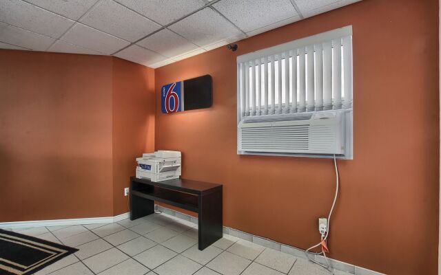Motel 6 Windsor, ON