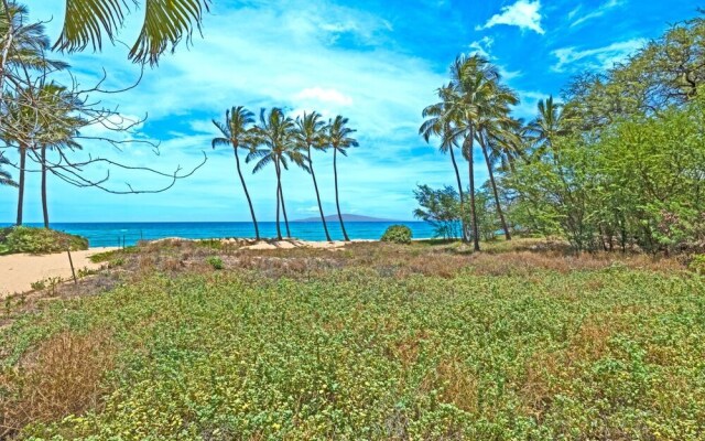 K B M Resorts- Hale-1470 Presidential 3bd, 3ba Beach-front Estate, A/c, Private Yard!