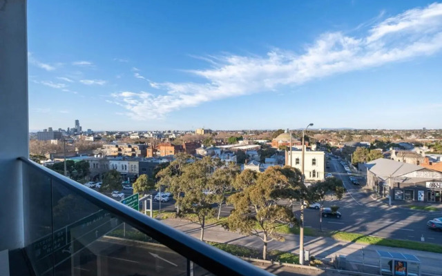 St Kilda 2BR2BA +Balcony +view+workstation+ car