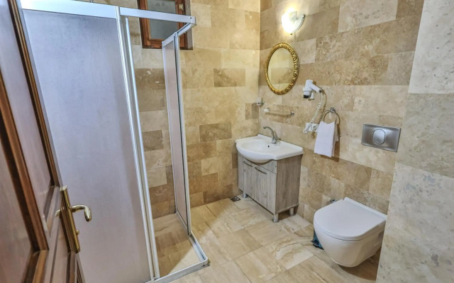 Bedrock Cave Hotel - Adults Only