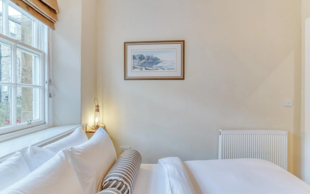 The Gloucester Lane Residence