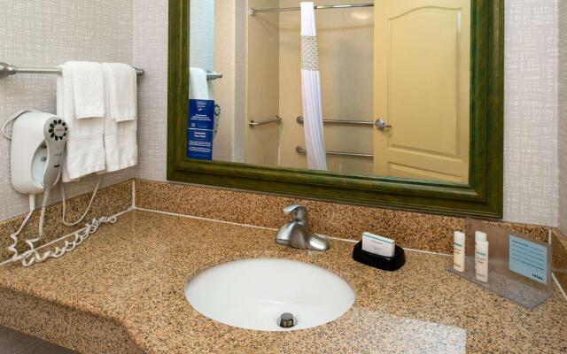 Hampton Inn Kansas City Northeast