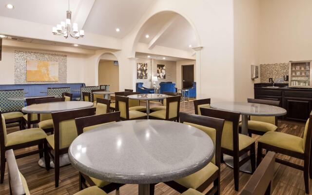 Best Western Plus Tulsa Inn & Suites