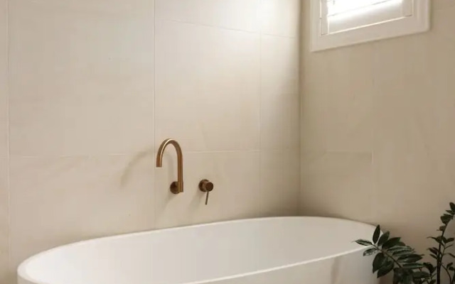 Tugun Retreat - 5BRM Home with Pool