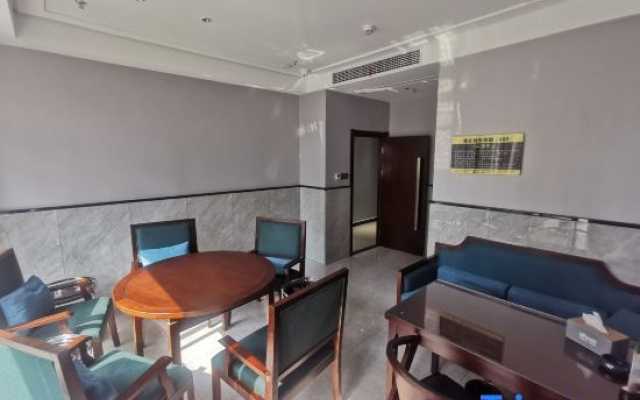 Vienna Hotel (Six Anyuan District Shop)