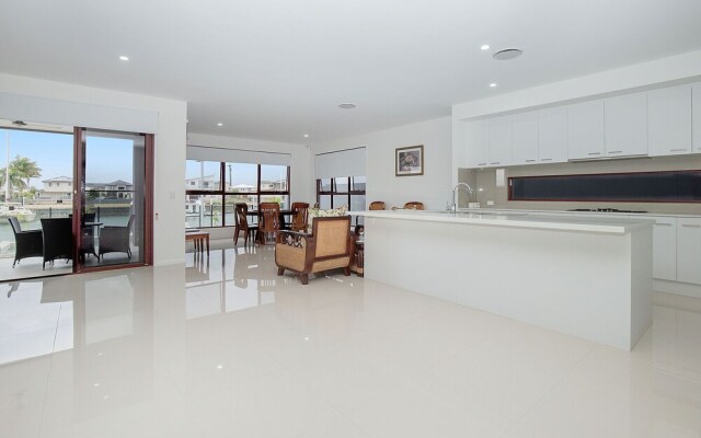 Hope Island Beautiful Chinese Style Villa Qhi007