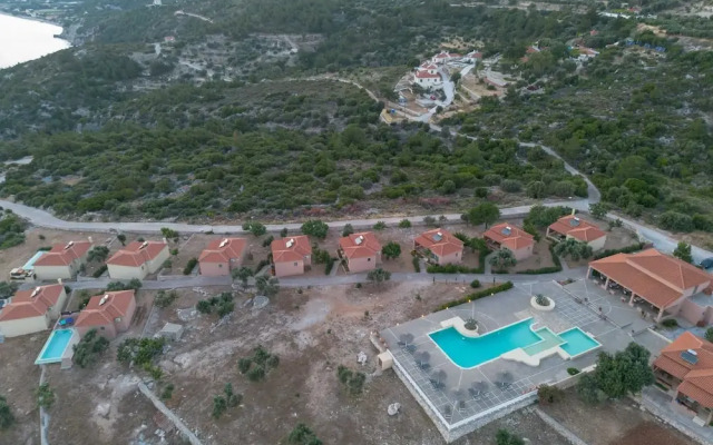 Sunny Studio Nestled Near a Refreshing Shared Pool