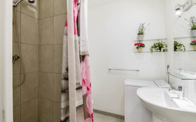 Inviting Holiday Home in Rasteau Near Vaison la Romaine