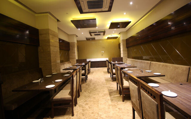 OYO Premium Jubilee Garden Jawahar Road