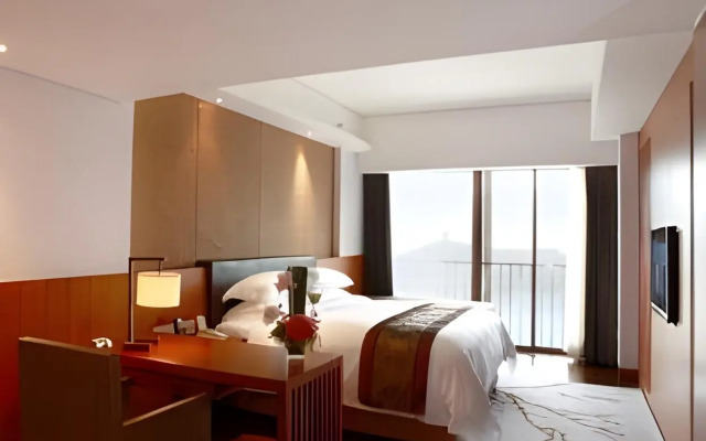Baiyun Lakeside Hotel
