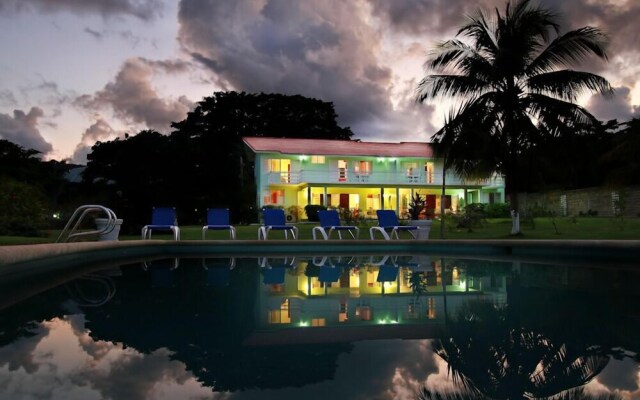 Miramar Villas, 6br by Jamaican Treasures