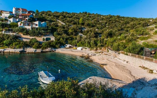 Antev - 80m From the sea With Parking - A2