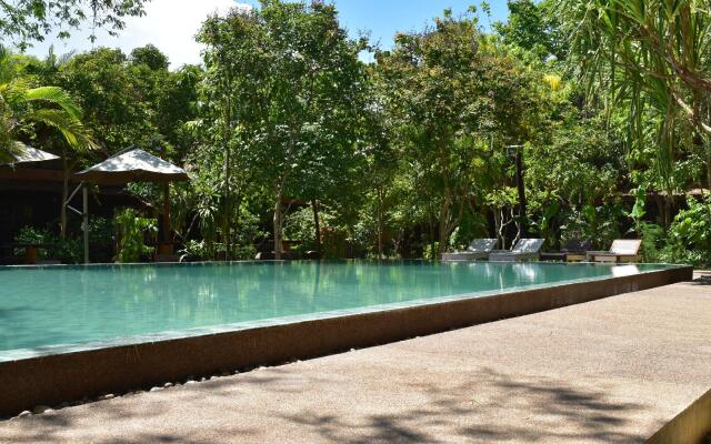 Palm Village Resort & Spa